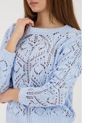 hellblauer Pullover mit einem Rundhalsausschnitt von MONARI