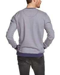 hellblauer Pullover mit einem Rundhalsausschnitt