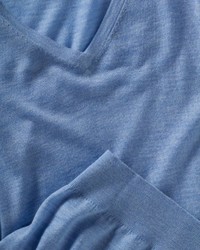 hellblauer Pullover mit einem V-Ausschnitt von COMMANDER