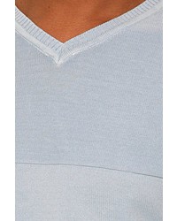 hellblauer Pullover mit einem V-Ausschnitt von FIOCEO
