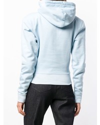 hellblauer Pullover mit einer Kapuze