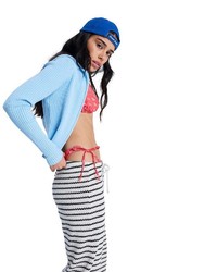 hellblauer Pullover mit einer Kapuze von Roxy
