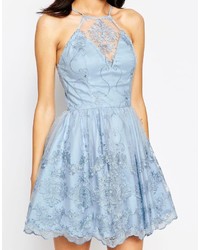 hellblaues ausgestelltes Kleid aus Spitze