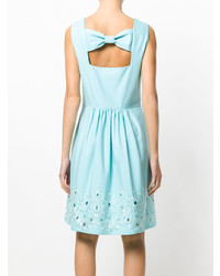 hellblaues ausgestelltes Kleid von Boutique Moschino