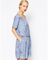 hellblaues bedrucktes Kleid von Love Moschino