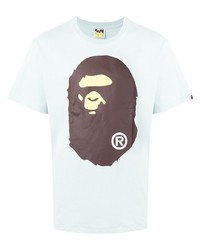 hellblaues bedrucktes T-Shirt mit einem Rundhalsausschnitt von A Bathing Ape