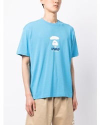 hellblaues bedrucktes T-Shirt mit einem Rundhalsausschnitt von AAPE BY A BATHING APE