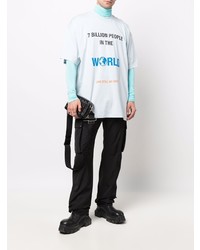 hellblaues bedrucktes T-Shirt mit einem Rundhalsausschnitt von Vetements