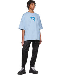 hellblaues bedrucktes T-Shirt mit einem Rundhalsausschnitt von Alexander McQueen