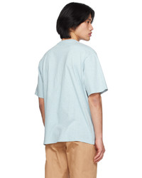 hellblaues bedrucktes T-Shirt mit einem Rundhalsausschnitt von MAISON KITSUNÉ