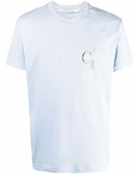 hellblaues bedrucktes T-Shirt mit einem Rundhalsausschnitt von Calvin Klein Jeans