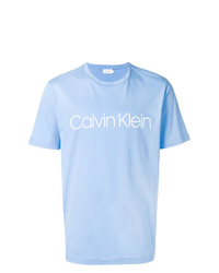 hellblaues bedrucktes T-Shirt mit einem Rundhalsausschnitt von Calvin Klein