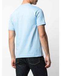 hellblaues bedrucktes T-Shirt mit einem Rundhalsausschnitt von Comme Des Garcons Play