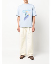 hellblaues bedrucktes T-Shirt mit einem Rundhalsausschnitt von Jacquemus