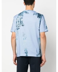 hellblaues bedrucktes T-Shirt mit einem Rundhalsausschnitt von Emporio Armani