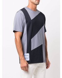 hellblaues bedrucktes T-Shirt mit einem Rundhalsausschnitt von McQ
