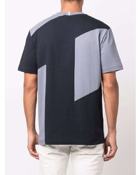 hellblaues bedrucktes T-Shirt mit einem Rundhalsausschnitt von McQ