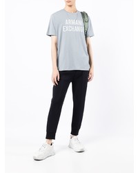 hellblaues bedrucktes T-Shirt mit einem Rundhalsausschnitt von Armani Exchange