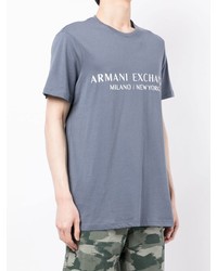 hellblaues bedrucktes T-Shirt mit einem Rundhalsausschnitt von Armani Exchange