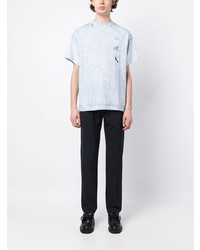 hellblaues bedrucktes T-Shirt mit einem Rundhalsausschnitt von Toga