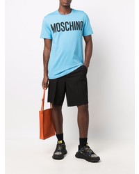 hellblaues bedrucktes T-Shirt mit einem Rundhalsausschnitt von Moschino