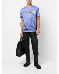 hellblaues bedrucktes T-Shirt mit einem Rundhalsausschnitt von Moschino