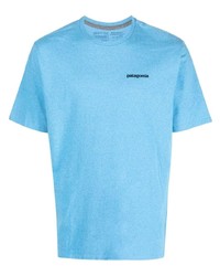 hellblaues bedrucktes T-Shirt mit einem Rundhalsausschnitt von Patagonia
