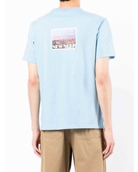 hellblaues bedrucktes T-Shirt mit einem Rundhalsausschnitt von MAISON KITSUNÉ