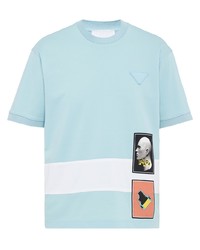 hellblaues bedrucktes T-Shirt mit einem Rundhalsausschnitt von Prada