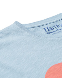 hellblaues bedrucktes T-Shirt mit einem Rundhalsausschnitt von Hartford