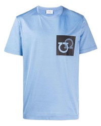 hellblaues bedrucktes T-Shirt mit einem Rundhalsausschnitt von Salvatore Ferragamo