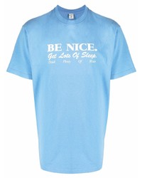 hellblaues bedrucktes T-Shirt mit einem Rundhalsausschnitt von Sporty & Rich