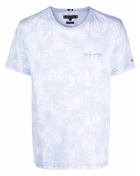 hellblaues bedrucktes T-Shirt mit einem Rundhalsausschnitt von Tommy Hilfiger