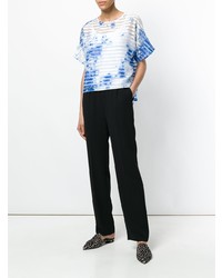 hellblaues bedrucktes T-Shirt mit einem Rundhalsausschnitt von Suzusan