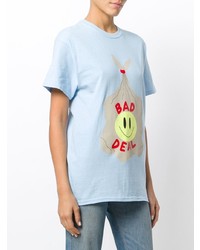 hellblaues bedrucktes T-Shirt mit einem Rundhalsausschnitt von Bad Deal