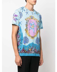 hellblaues bedrucktes T-Shirt mit einem Rundhalsausschnitt von Versace