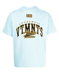 hellblaues bedrucktes T-Shirt mit einem Rundhalsausschnitt von VTMNTS