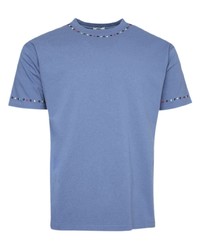 hellblaues besticktes T-Shirt mit einem Rundhalsausschnitt von Bode