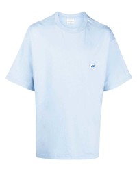 hellblaues besticktes T-Shirt mit einem Rundhalsausschnitt von Drôle De Monsieur