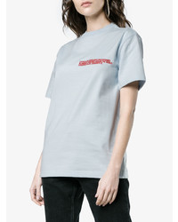 hellblaues besticktes T-Shirt mit einem Rundhalsausschnitt von Calvin Klein 205W39nyc