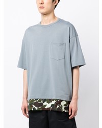 hellblaues Camouflage T-Shirt mit einem Rundhalsausschnitt von Comme des Garcons Homme