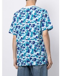 hellblaues Camouflage T-Shirt mit einem Rundhalsausschnitt von A Bathing Ape