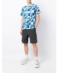 hellblaues Camouflage T-Shirt mit einem Rundhalsausschnitt von A Bathing Ape