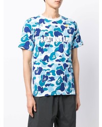 hellblaues Camouflage T-Shirt mit einem Rundhalsausschnitt von A Bathing Ape