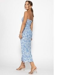 hellblaues Etuikleid mit Rüschen von SASSYCLASSY