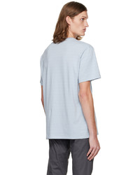 hellblaues horizontal gestreiftes T-Shirt mit einem Rundhalsausschnitt von Vince