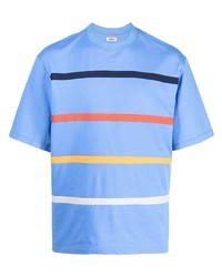 hellblaues horizontal gestreiftes T-Shirt mit einem Rundhalsausschnitt von Coohem