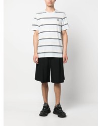 hellblaues horizontal gestreiftes T-Shirt mit einem Rundhalsausschnitt von Fred Perry