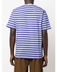 hellblaues horizontal gestreiftes T-Shirt mit einem Rundhalsausschnitt von Carhartt WIP