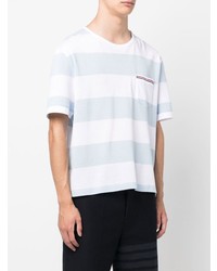 hellblaues horizontal gestreiftes T-Shirt mit einem Rundhalsausschnitt von Thom Browne